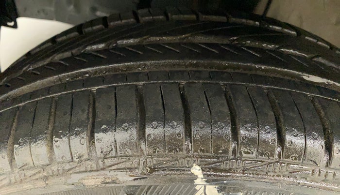 2015 Toyota Etios G, Petrol, Manual, 94,688 km, Left Front Tyre Tread