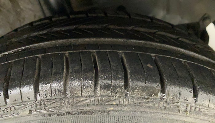 2015 Toyota Etios G, Petrol, Manual, 94,688 km, Right Front Tyre Tread