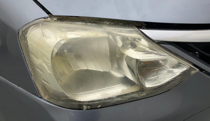 2015 Toyota Etios G, Petrol, Manual, 94,688 km, Right headlight - < 2 inches,no. = 2