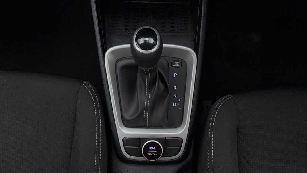 2023 Hyundai Venue Venue, Automatic, 47039 km, Gear Lever 