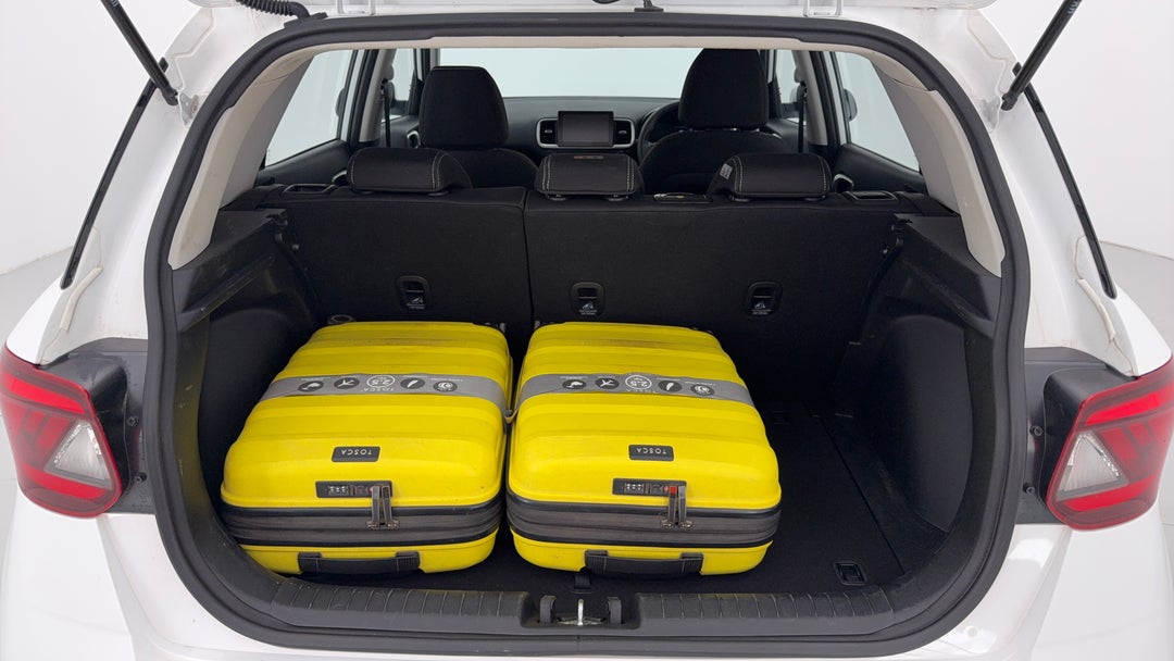 2023 Hyundai Venue Venue, Automatic, 47039 km, Boot Inside View with Luggage