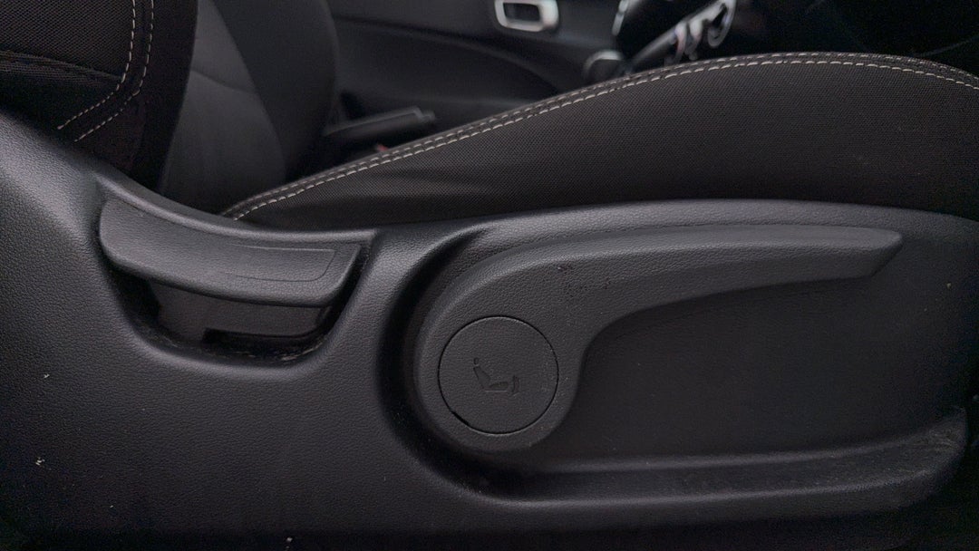 2023 Hyundai Venue Venue, Automatic, 47039 km, Drivers Side Adjustment Panel