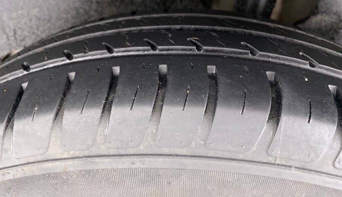 2018 Maruti Swift VXI D, Petrol, Manual, 28,016 km, Left Rear Tyre Tread
