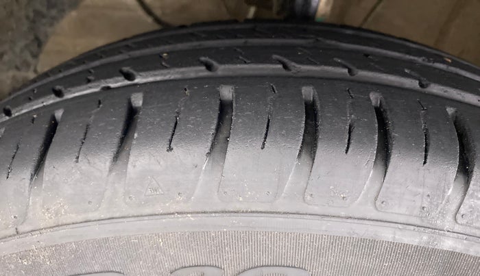 2018 Maruti Swift VXI D, Petrol, Manual, 28,016 km, Left Front Tyre Tread
