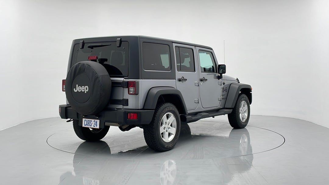 Right Back Diagonal (45- Degree) View