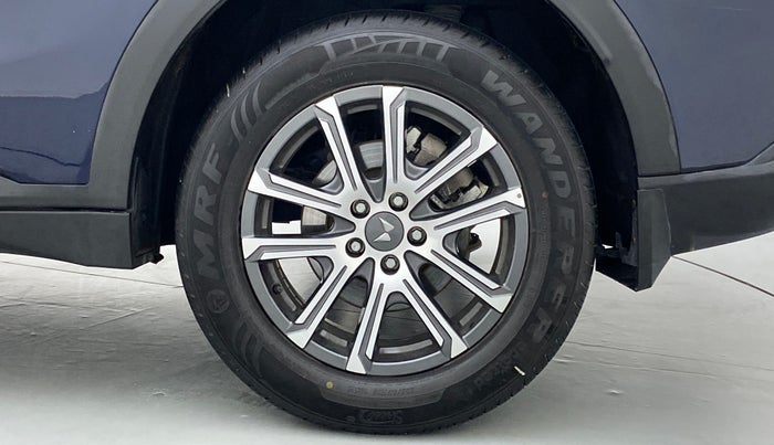 2021 Mahindra XUV700 AX 7 P MT 7 STR, Petrol, Manual, 5,956 km, Left Rear Wheel