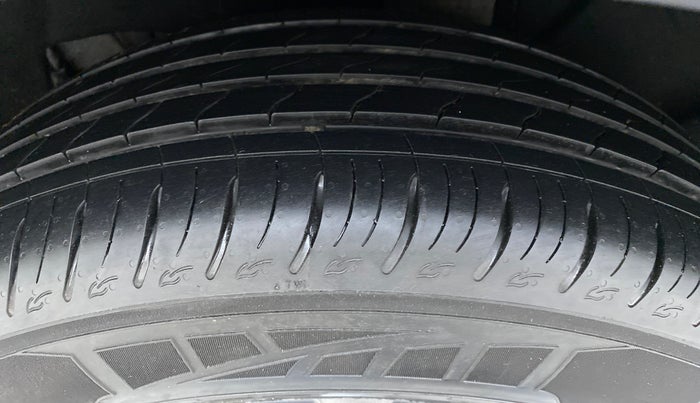 2021 Mahindra XUV700 AX 7 P MT 7 STR, Petrol, Manual, 5,956 km, Left Rear Tyre Tread