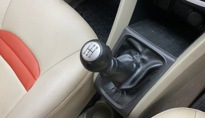 2015 Maruti Celerio ZXI, Petrol, Manual, 77,848 km, Gear lever - Knob has minor damage