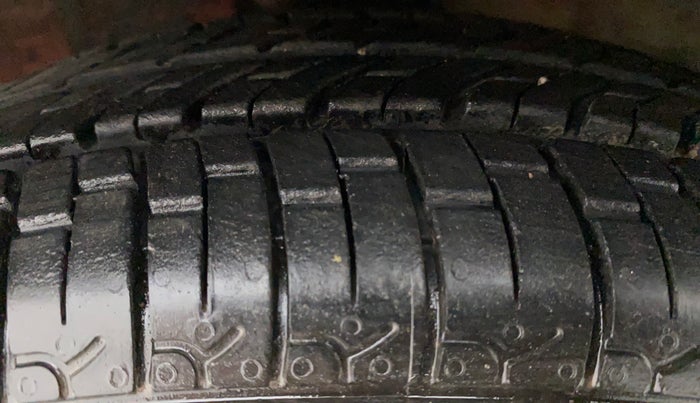 2010 Maruti A Star VXI, Petrol, Manual, 29,458 km, Left Front Tyre Tread