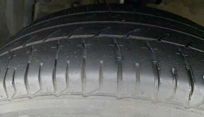 2014 Maruti Swift Dzire ZXI, Petrol, Manual, 93,824 km, Left Front Tyre Tread