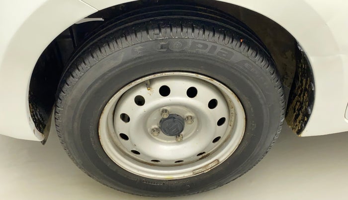 2017 Maruti Dzire LXI, Petrol, Manual, 22,148 km, Left front tyre - Minor crack