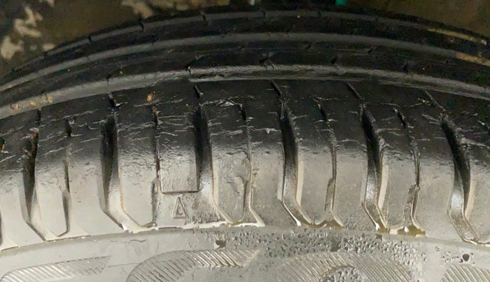 2017 Maruti Dzire LXI, Petrol, Manual, 22,148 km, Left Front Tyre Tread