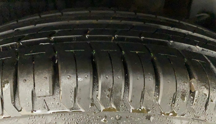 2017 Maruti Dzire LXI, Petrol, Manual, 22,148 km, Left Rear Tyre Tread