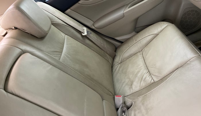 2019 Maruti Ciaz ALPHA 1.5 MT VTVT SHVS, Petrol, Manual, 39,980 km, Second-row left seat - Cover slightly stained