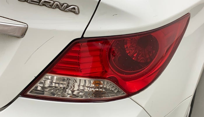 2011 Hyundai Verna FLUIDIC 1.6 CRDI EX, Diesel, Manual, 1,32,847 km, Right tail light - Minor damage