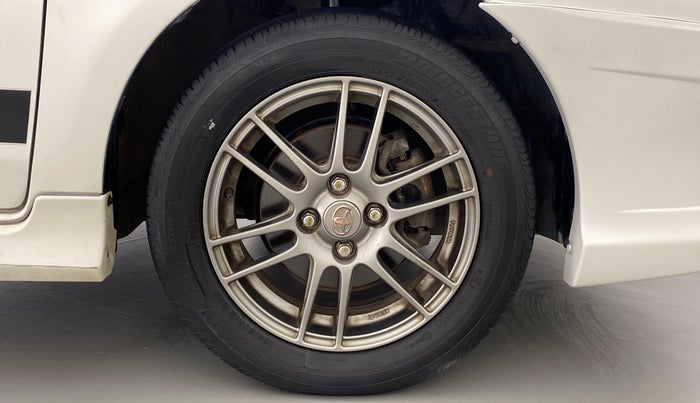 2012 Toyota Etios Liva TRD SPORTIVO DIESEL, Diesel, Manual, 30,513 km, Right Front Wheel