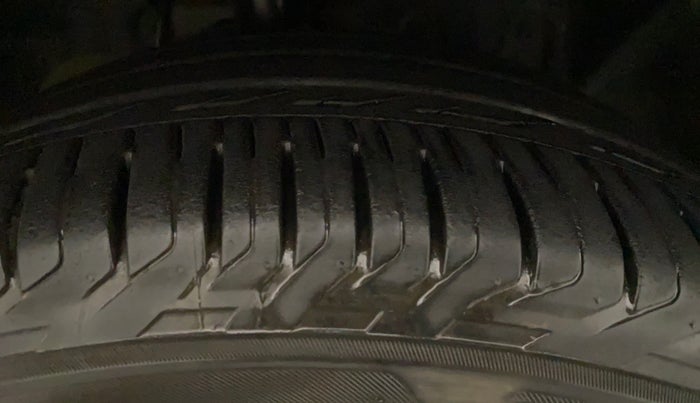 2017 Ford Ecosport TITANIUM + 1.5L DIESEL, Diesel, Manual, 20,738 km, Left Rear Tyre Tread
