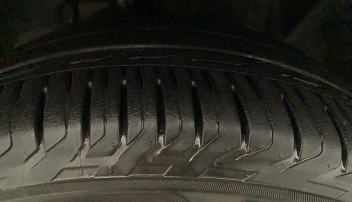 2017 Ford Ecosport TITANIUM + 1.5L DIESEL, Diesel, Manual, 20,738 km, Right Front Tyre Tread