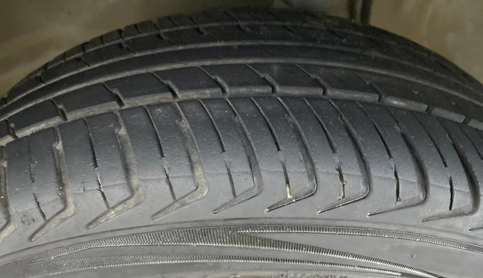 2017 Maruti Alto K10 VXI P, Petrol, Manual, 58,726 km, Left Front Tyre Tread