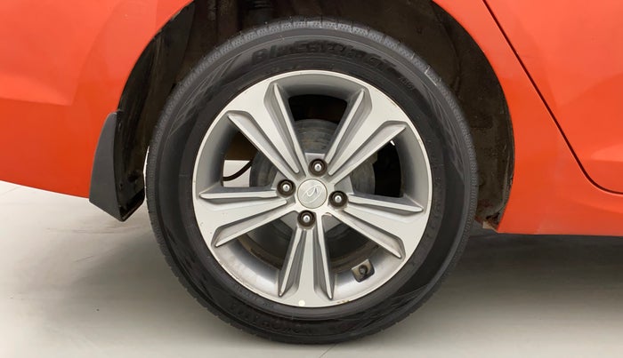 2018 Hyundai Verna 1.6 SX (O) CRDI MT, Diesel, Manual, 73,459 km, Right Rear Wheel