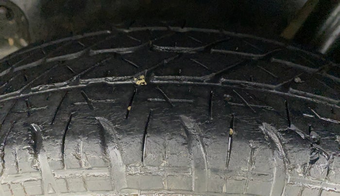 2014 Maruti Swift VXI D, Petrol, Manual, 45,222 km, Left Rear Tyre Tread