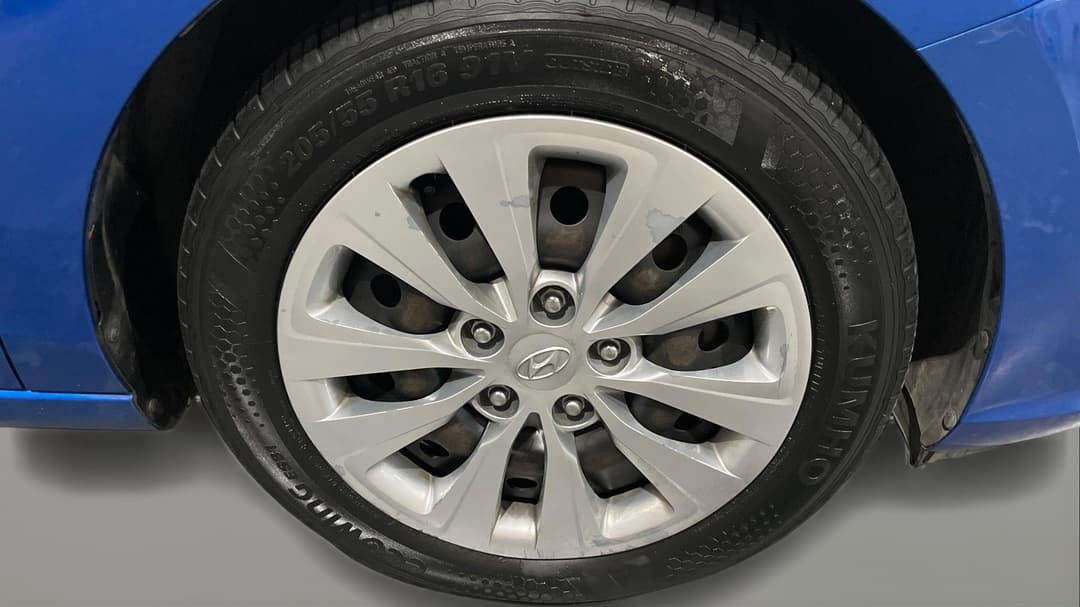 2018 Hyundai i30 Go, Automatic, 101683 km, Right Front Wheel