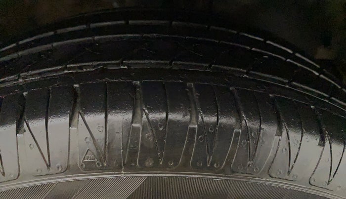 2015 Mahindra Kuv100 K8 5 STR, Petrol, Manual, 29,288 km, Left Rear Tyre Tread