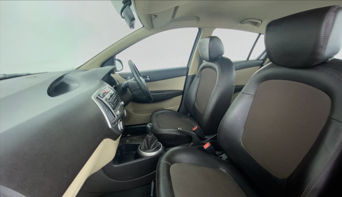 2012 Hyundai i20 MAGNA O 1.2, Petrol, Manual, 56,159 km, Right Side Front Door Cabin