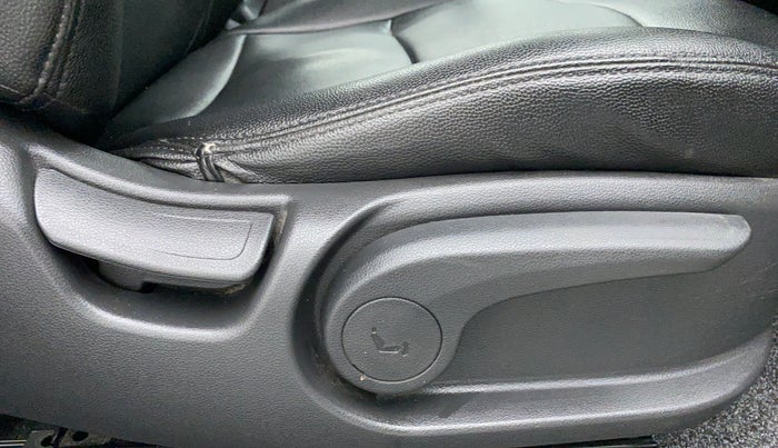 2019 Hyundai New Elantra 2.0 SX MT, Petrol, Manual, 27,315 km, Driver Side Adjustment Panel
