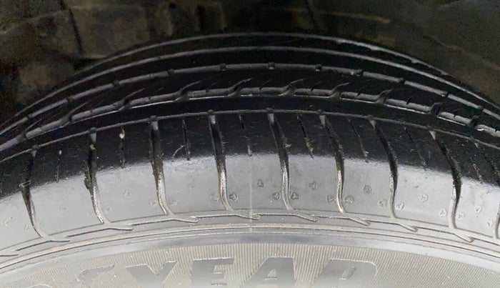 2017 Tata NEXON XM 1.2, Petrol, Manual, 26,032 km, Right Rear Tyre Tread