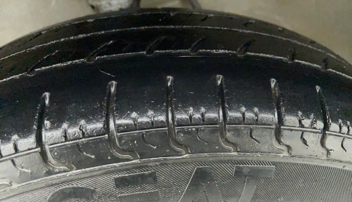 2014 Maruti Alto 800 VXI, Petrol, Manual, 40,206 km, Left Front Tyre Tread