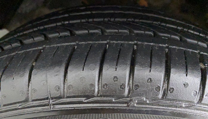 2017 Maruti Baleno ZETA 1.2 K12, Petrol, Manual, 53,908 km, Left Front Tyre Tread