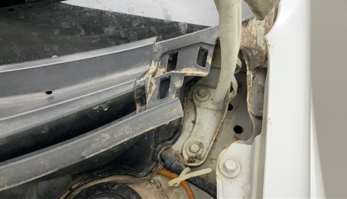 2018 Honda Brio S(O) MT, Petrol, Manual, 80,001 km, Bonnet (hood) - Cowl vent panel has minor damage