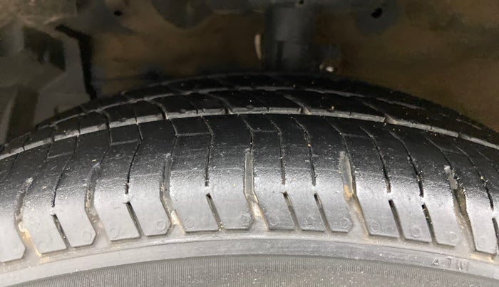 2018 Maruti Ertiga VDI SHVS, Diesel, Manual, 91,112 km, Left Front Tyre Tread