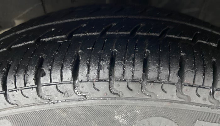 2017 Datsun Redi Go T (O), Petrol, Manual, 11,082 km, Left Front Tyre Tread
