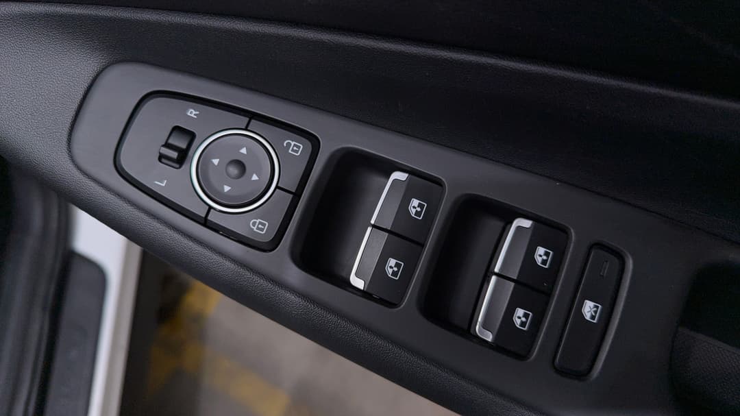 2023 Hyundai Santa Fe Crdi (AWD), Automatic, 53762 km, Drivers Side Door Panel Controls