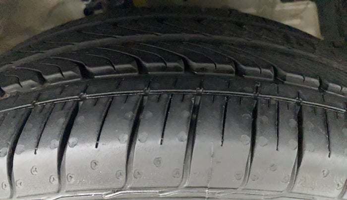 2014 Maruti Ertiga VXI CNG, CNG, Manual, 71,764 km, Right Front Tyre Tread