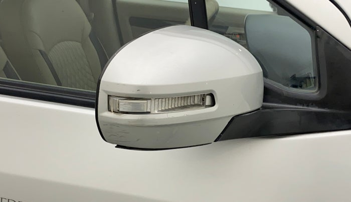 2014 Maruti Ertiga VXI CNG, CNG, Manual, 71,764 km, Right rear-view mirror - Minor scratches
