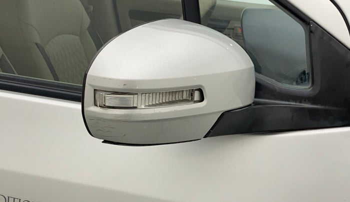2014 Maruti Ertiga VXI CNG, CNG, Manual, 71,764 km, Right rear-view mirror - Cover has minor damage