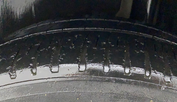 2017 Maruti Ciaz SIGMA DIESEL 1.3, Diesel, Manual, 1,20,408 km, Left Rear Tyre Tread