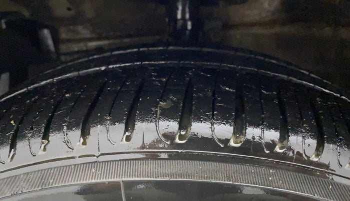 2017 Maruti Ciaz SIGMA DIESEL 1.3, Diesel, Manual, 1,20,408 km, Left Front Tyre Tread