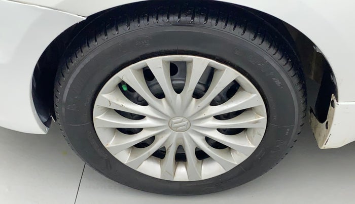 2017 Maruti Ciaz SIGMA DIESEL 1.3, Diesel, Manual, 1,20,408 km, Left front tyre - Minor crack