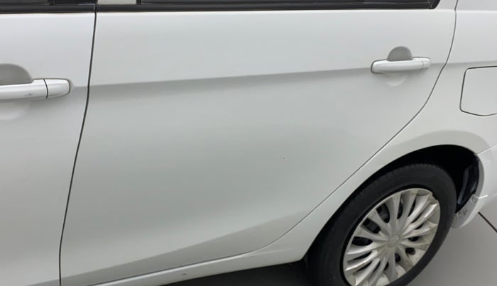 2017 Maruti Ciaz SIGMA DIESEL 1.3, Diesel, Manual, 1,20,408 km, Rear left door - Minor scratches