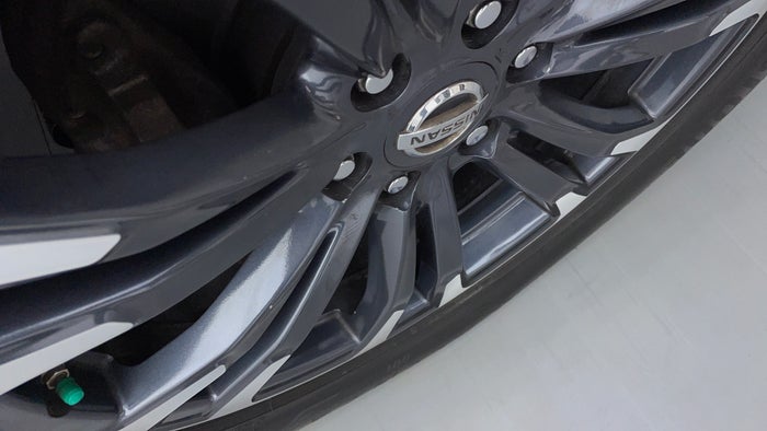Nissan Patrol-Tyre RHS-Front Alloy scratched