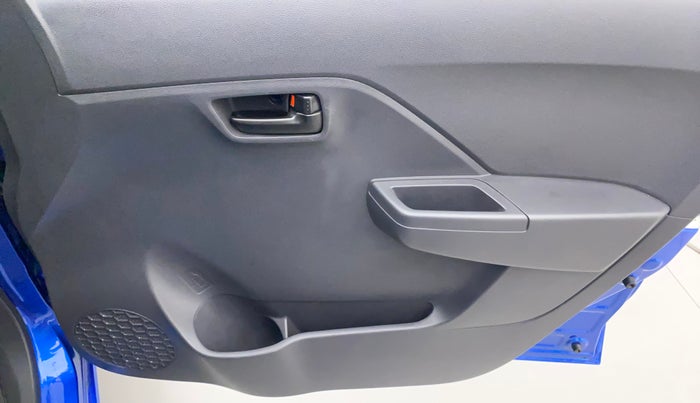 2022 Maruti Alto K10 VXI, Petrol, Manual, 1,614 km, Driver Side Door Panels Control