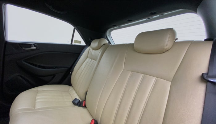 2015 Hyundai i20 Active 1.4 SX, Diesel, Manual, 98,088 km, Right Side Rear Door Cabin