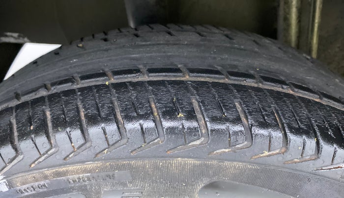 2016 Datsun Redi Go T (O), Petrol, Manual, 48,648 km, Right Rear Tyre Tread