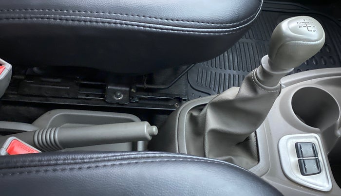2016 Datsun Redi Go T (O), Petrol, Manual, 48,648 km, Gear Lever