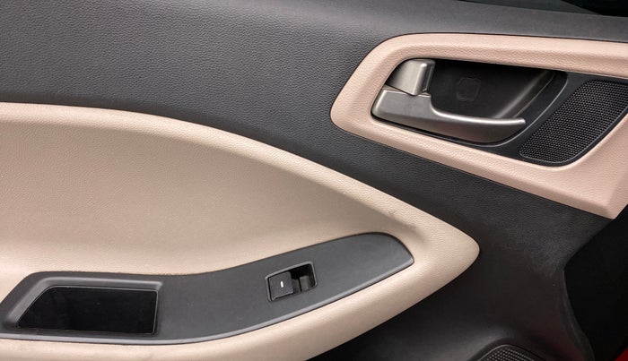 2017 Hyundai Elite i20 ASTA 1.2, Petrol, Manual, 41,798 km, Left front window switch / handle - Minor damage
