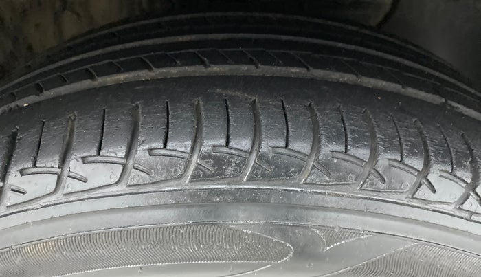 2019 Hyundai Elite i20 SPORTZ PLUS 1.2, Petrol, Manual, 30,683 km, Right Front Tyre Tread